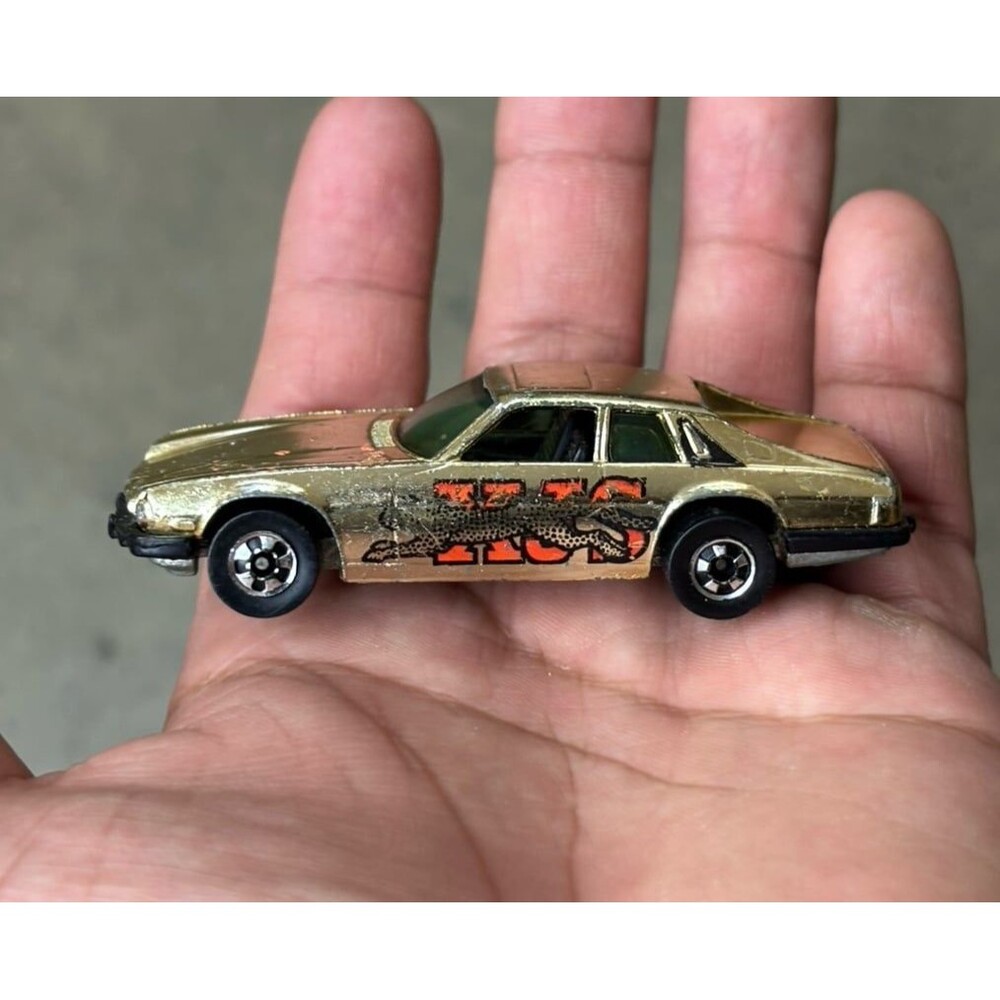 Hot Wheels Jaguar XJS 1977 Gold Diecast Car 1:64 Hong Kong Vintage